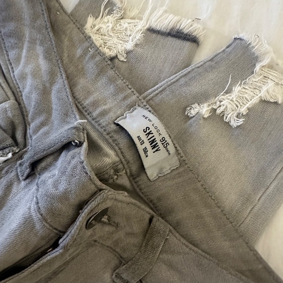 Mid Rise Mom Jeans - Picture 2 of 2